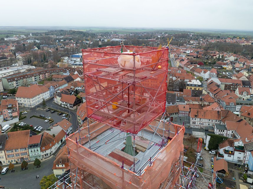 Drohnen-Aufnahmen vom Aufsetze der Spitze