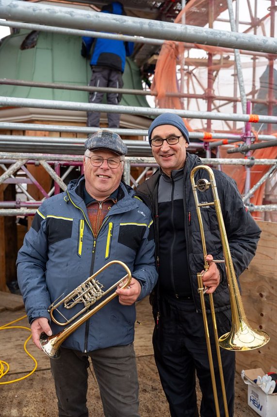 Zeitkapseln und neue Spitze f&uuml;r die Langensalzaer Marktkirche 
