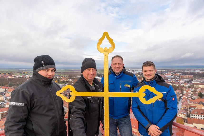 Zeitkapseln und neue Spitze f&uuml;r die Langensalzaer Marktkirche 
