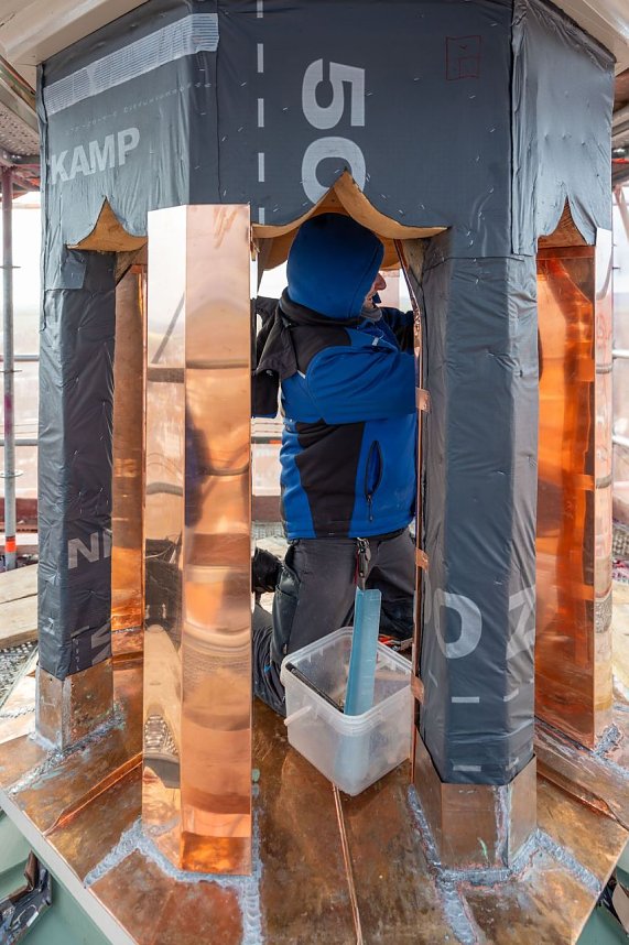 Zeitkapseln und neue Spitze f&uuml;r die Langensalzaer Marktkirche 