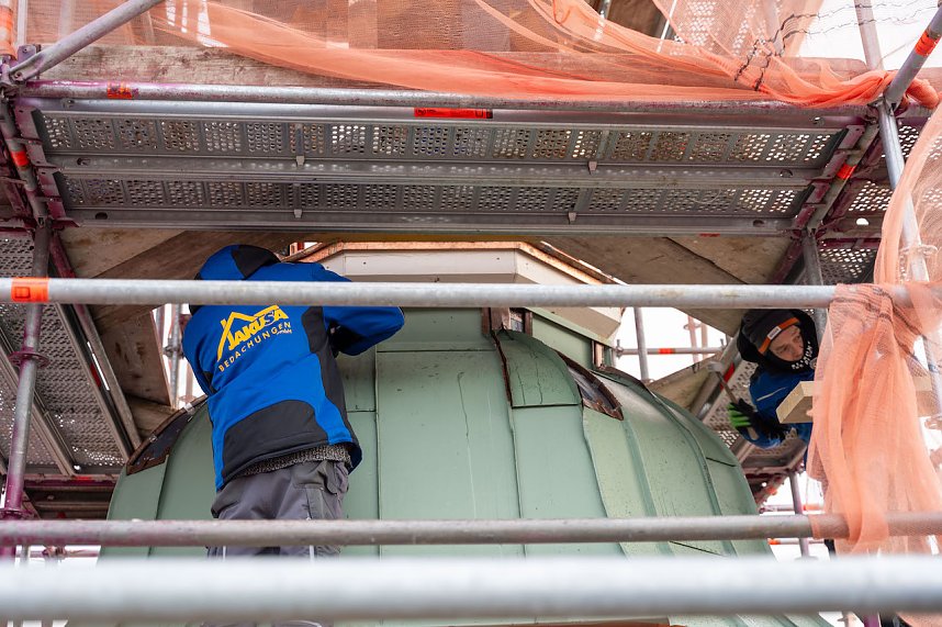 Zeitkapseln und neue Spitze f&uuml;r die Langensalzaer Marktkirche 