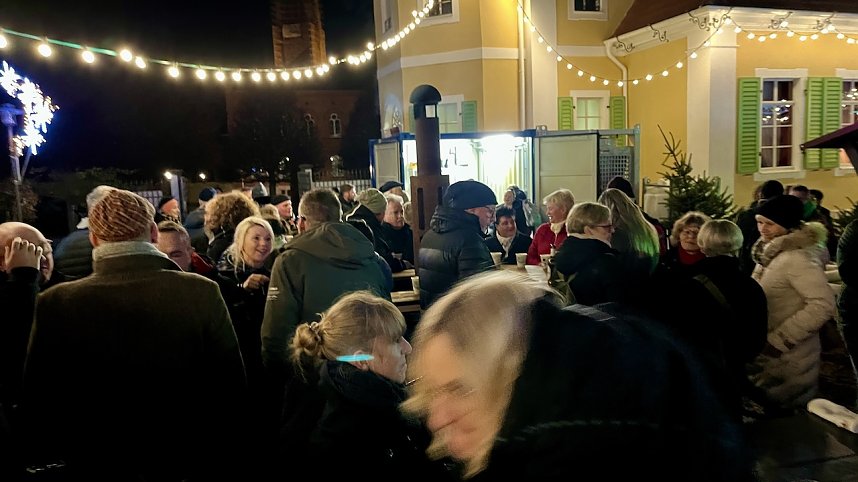 "BaLaTon" im weihnachtlichem Ambiente  im Schl&ouml;sschenpark in Bad Langensalza