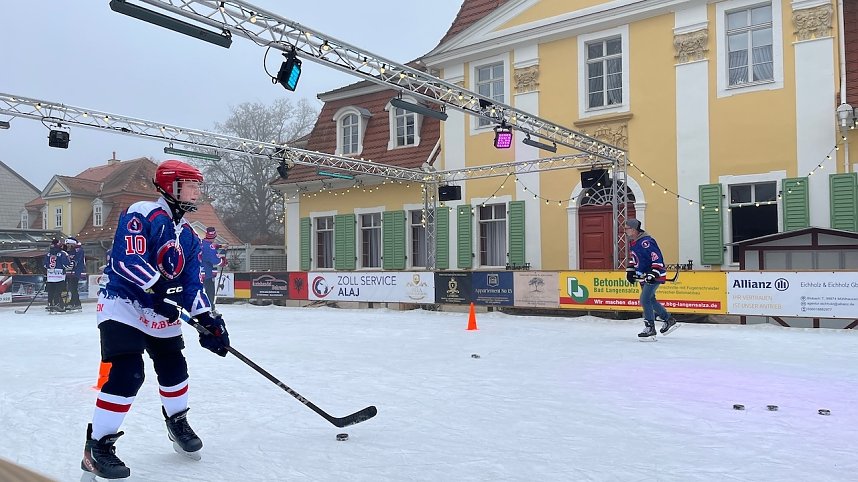 Kinder trainieren mit Ice Rebells im Schl&ouml;sschenpark