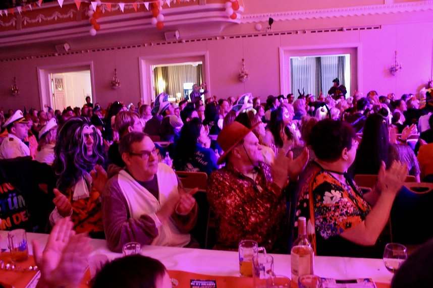 Ausgelassenes Treiben im Kultur-und Kongresszentrum in Bad Langensalza bei der Karnevalssitzung