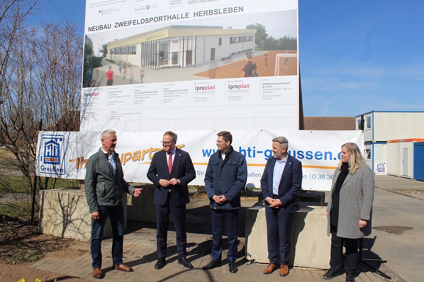 Spatenstich f&uuml;r Zweisporthalle in Herbsleben
