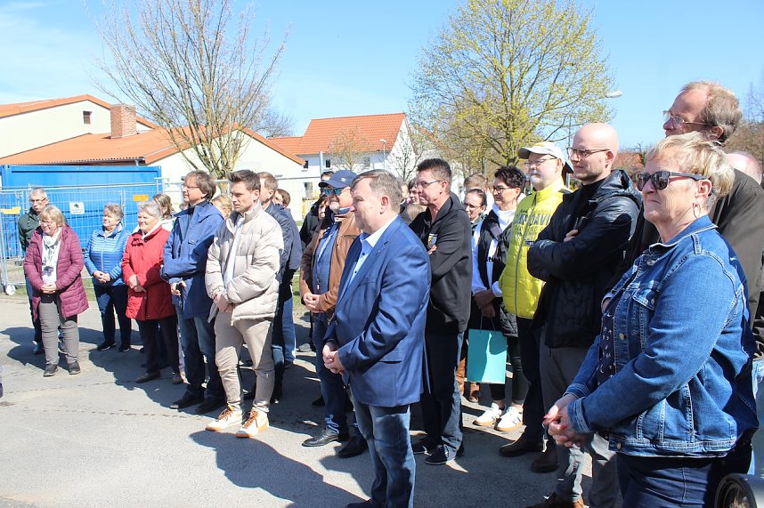 Spatenstich f&uuml;r Zweisporthalle in Herbsleben