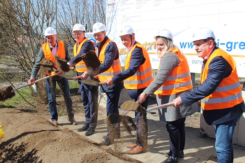 Spatenstich f&uuml;r Zweisporthalle in Herbsleben