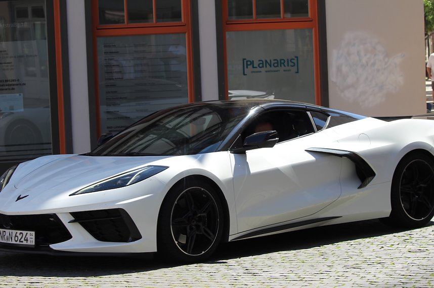 Einhundertundsechzig Corvette zu Besuch in Bad Langensalza