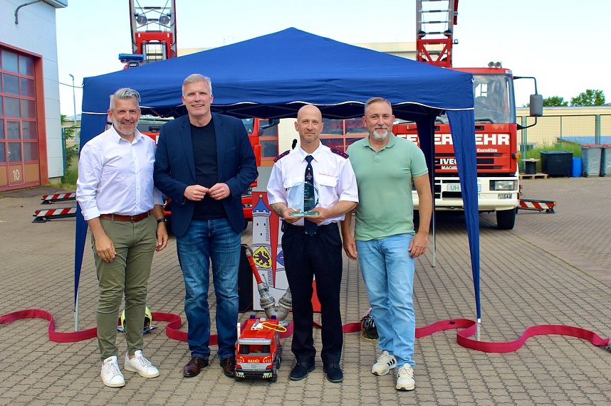 Feierliche &Uuml;bergabe der neuen Drehleiter bei der Feuerwehr in Bad Langensalza