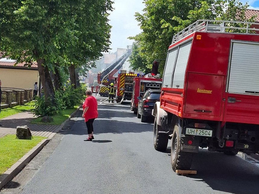 In Menteroda geriet am Donnerstag ein Wohnhaus in Brand.
