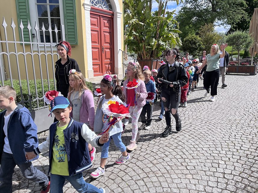 Kinderumzug der Anni-Berger-Stiftung durch Bad Langensalza