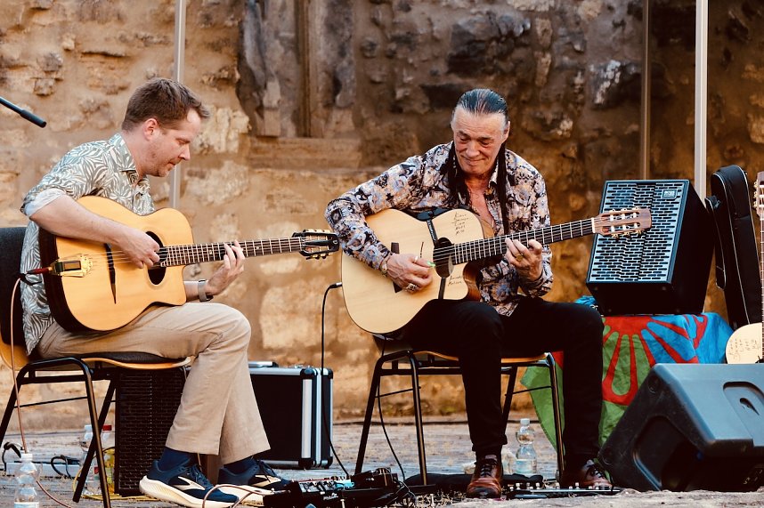 Lulo Reinhardt & Brise Manouche im Kreuzgang des Augustinerklosters in  Bad Langensalza