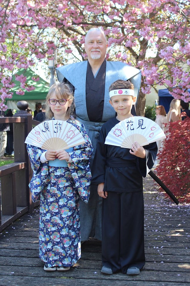 Bild: Hanami, mit neu gew&auml;hlter Sakura und Samurai, im Japanischen Garten in Bad Langensalza